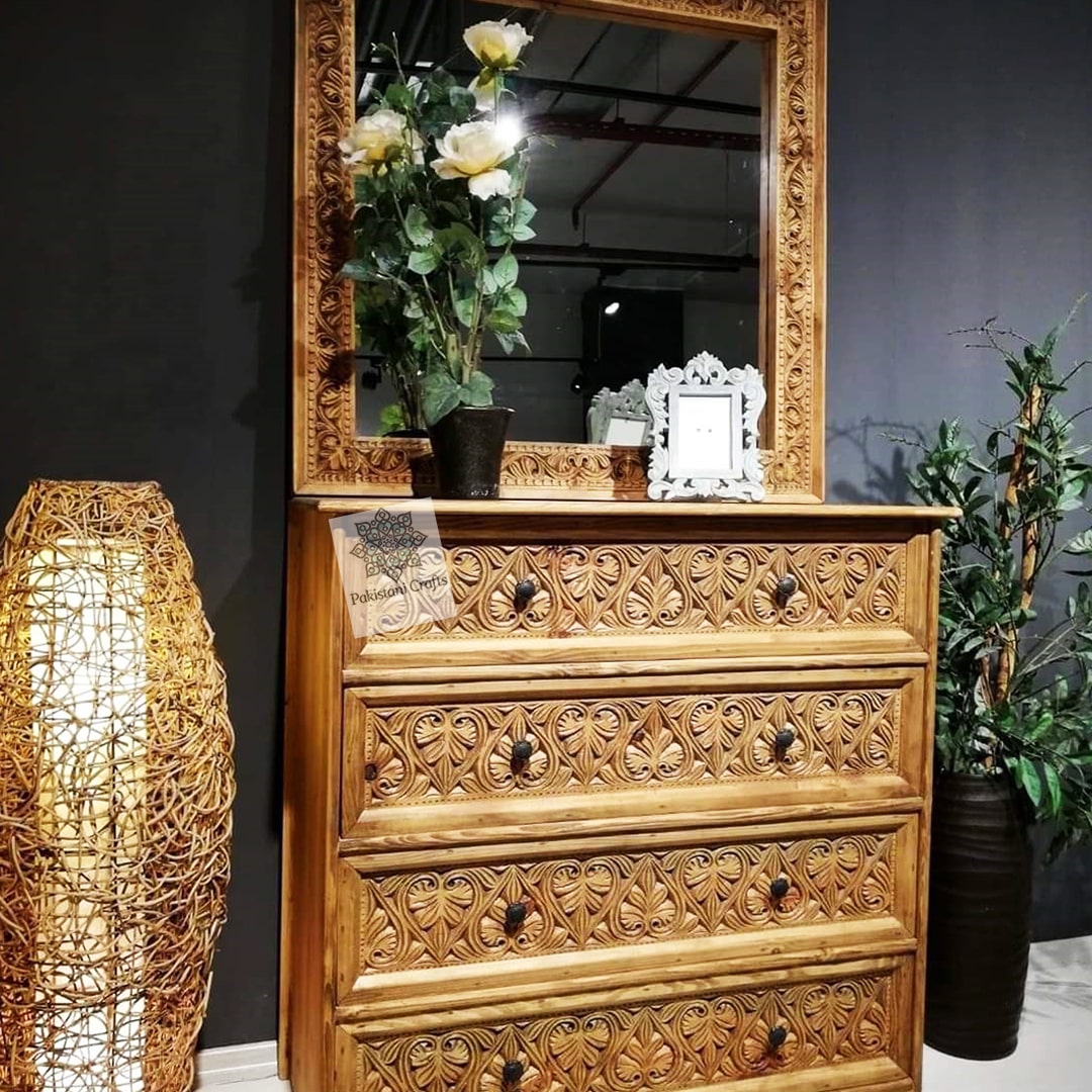 Traditional Wooden Chester With Frame